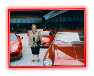 Mary al Castello tra le Ferrari 